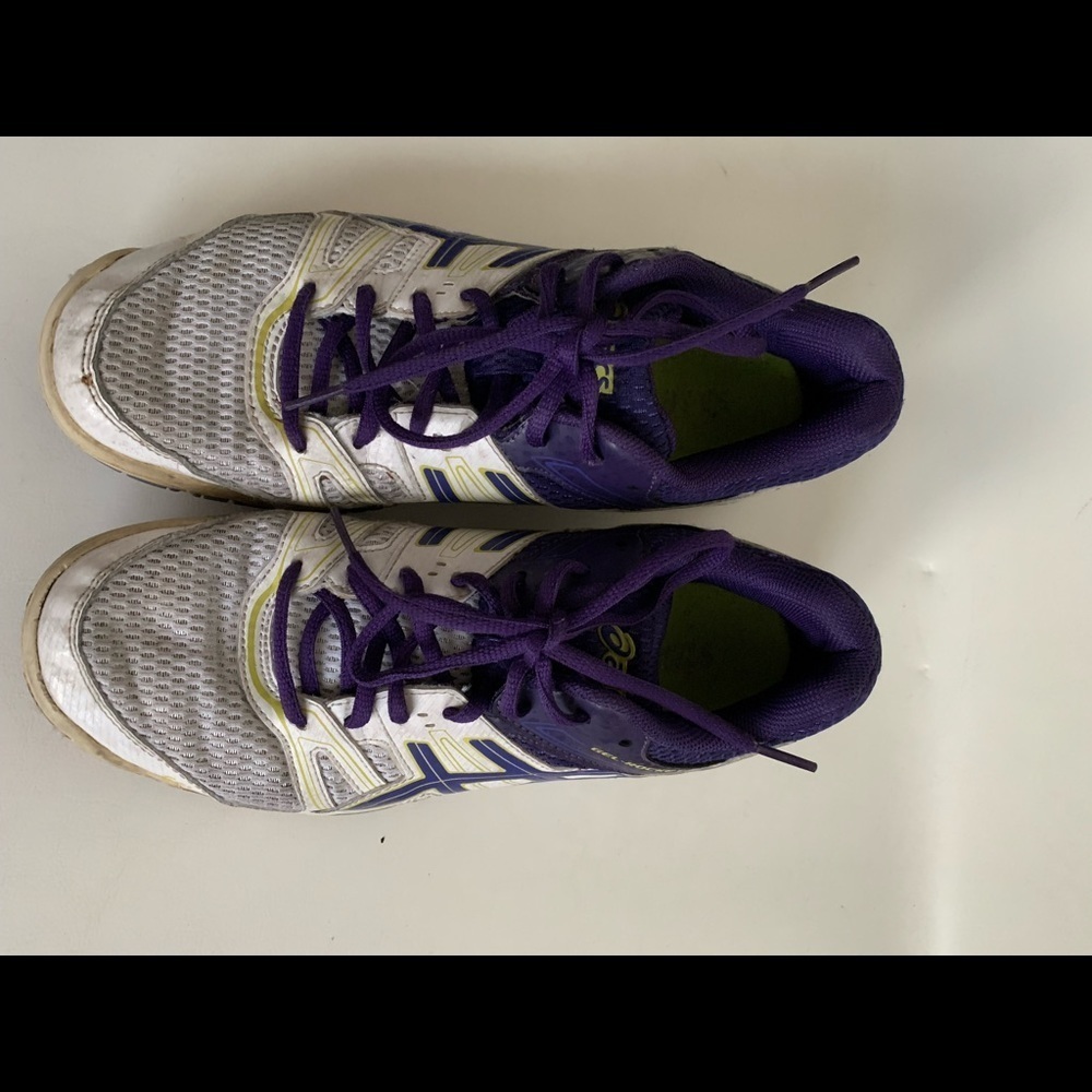 Shoes - Picture 7 of 8